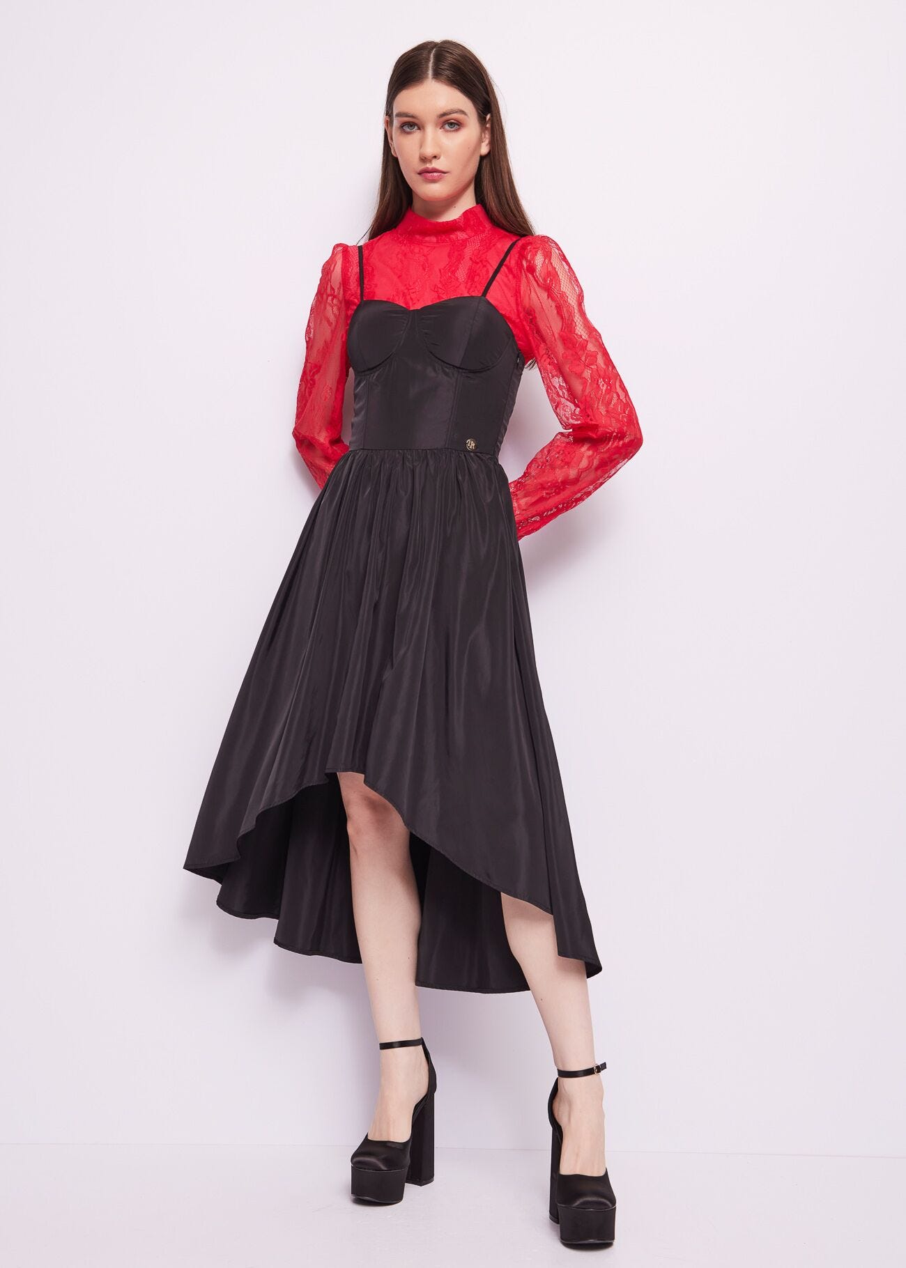 Vestido negro de tafetán