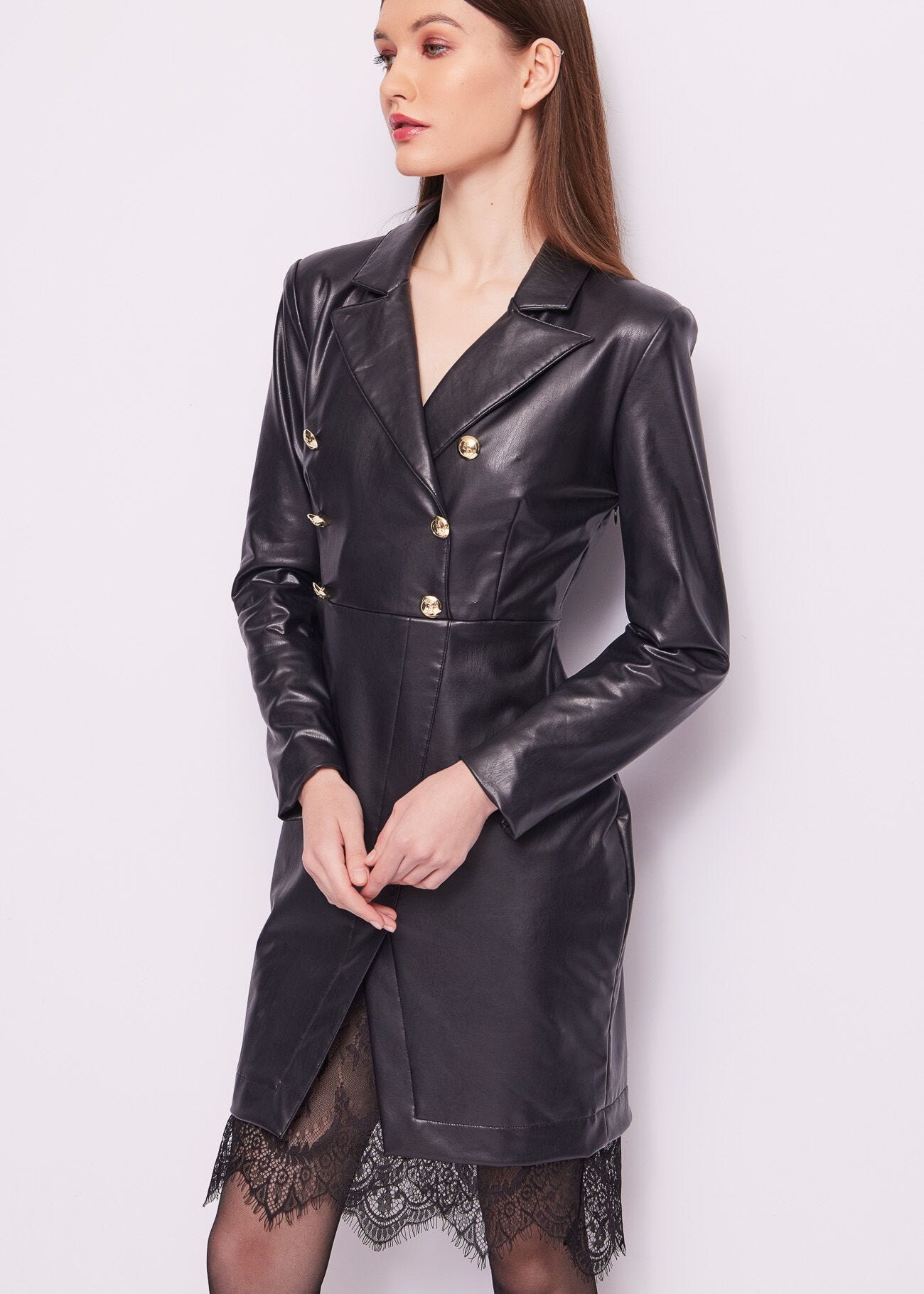 Vestido de polipiel negra con encaje