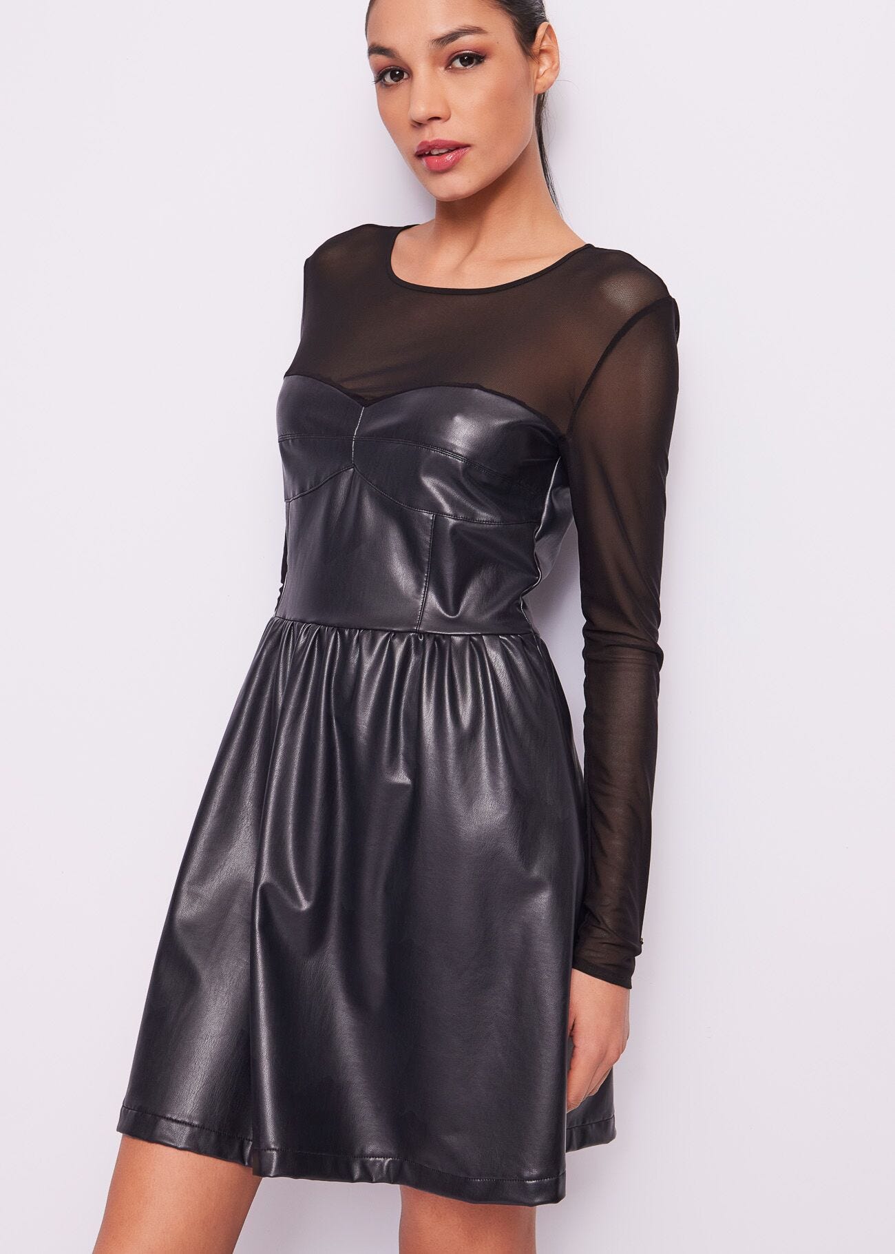 Vestito in similpelle nera