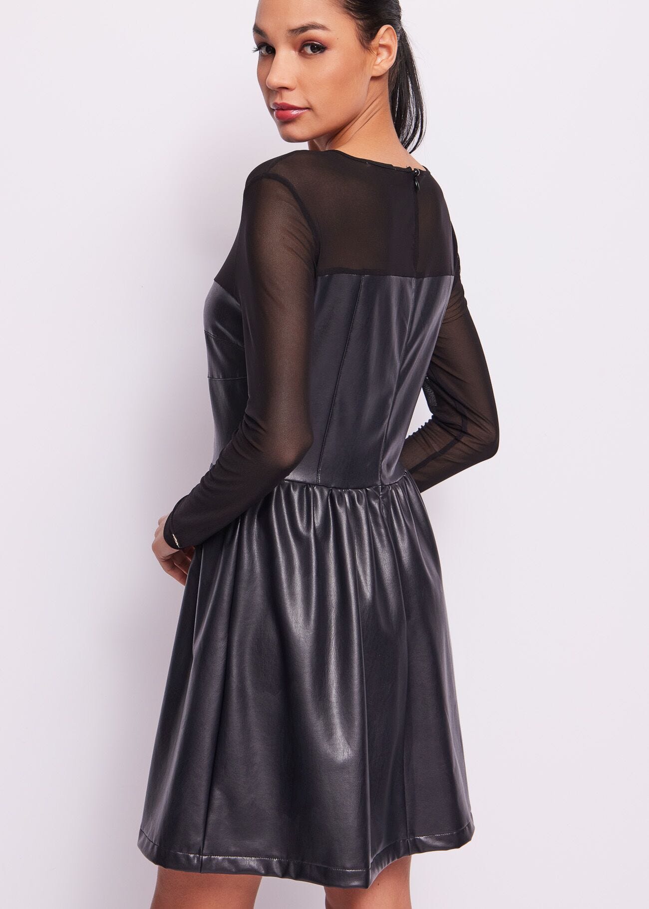 Vestito in similpelle nera