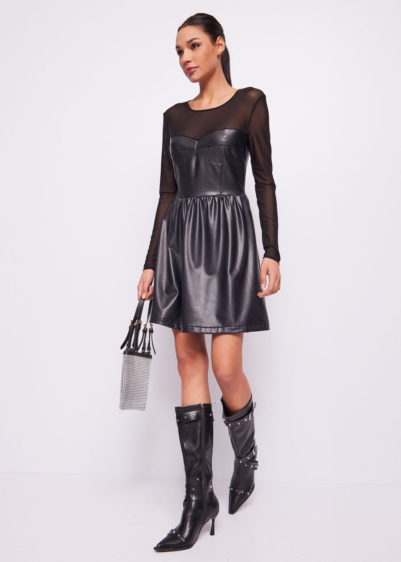Vestito in similpelle nera