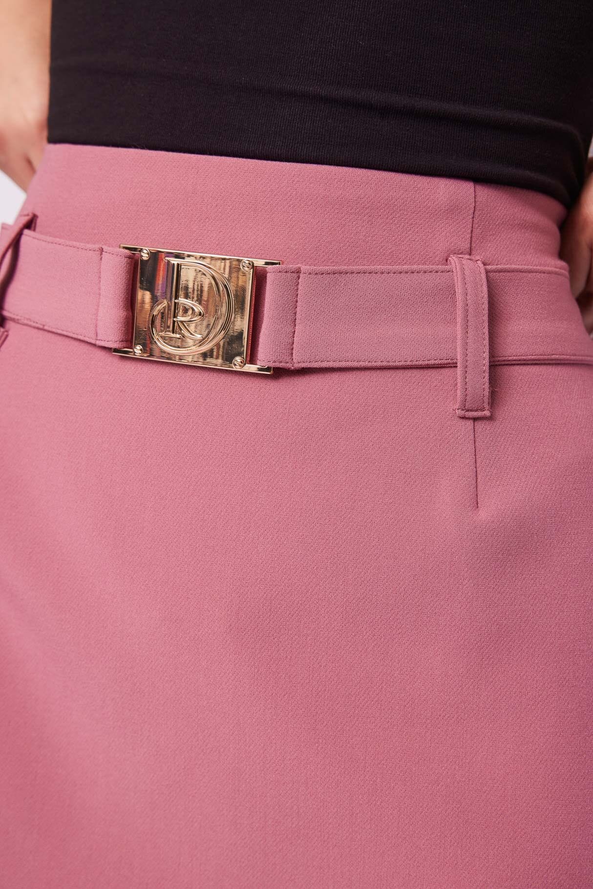 Minifalda rosa con cinturón