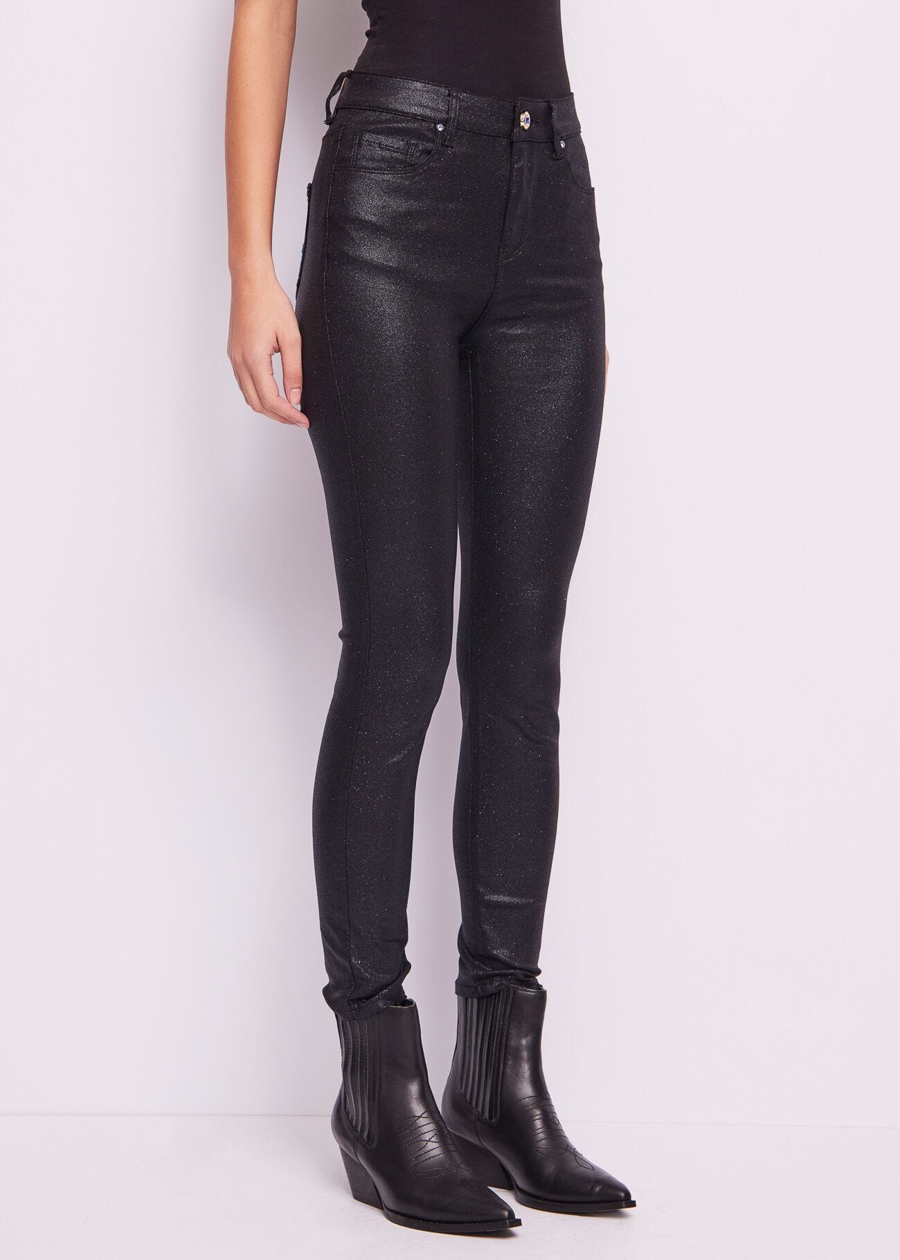 Skinny jeans in shiny denim