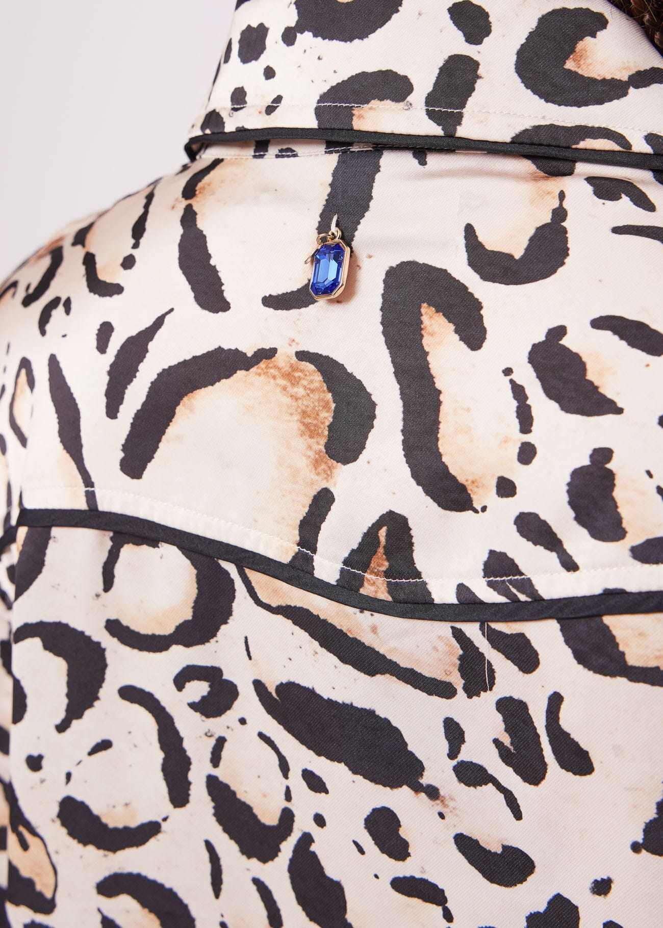 Camicia animalier in raso