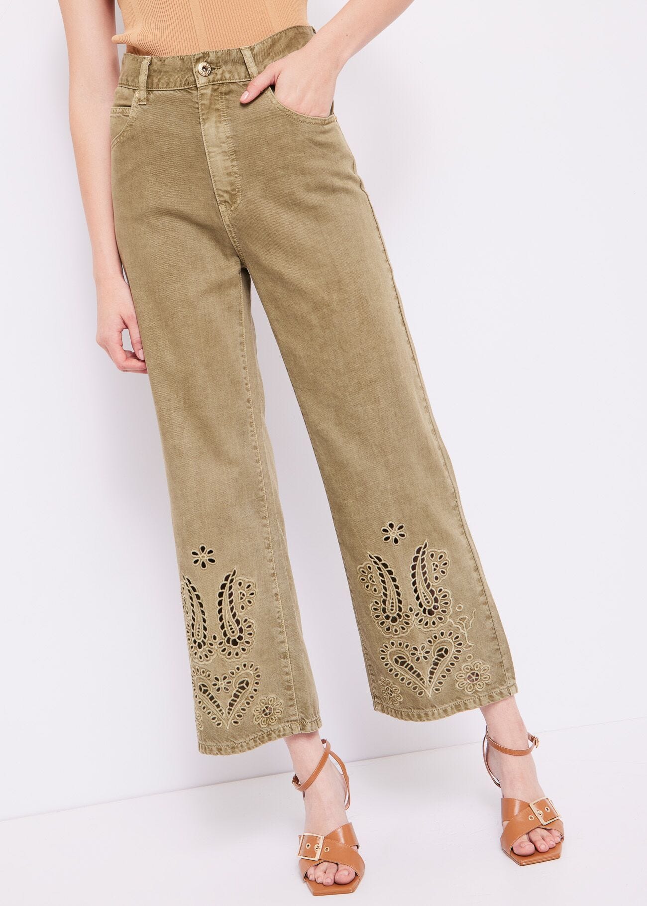 Pantaloni cropped con ricamo