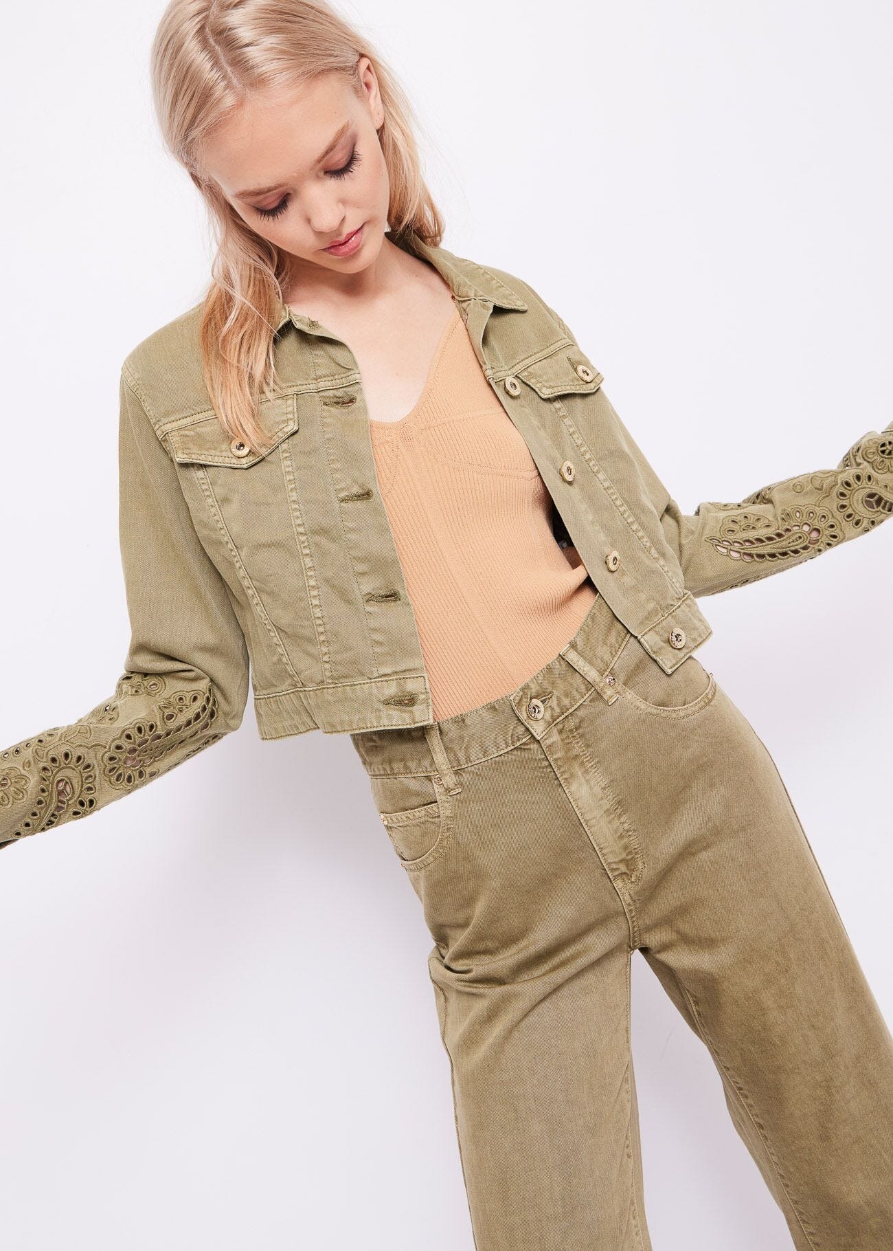 Chaqueta vaquera con bordados