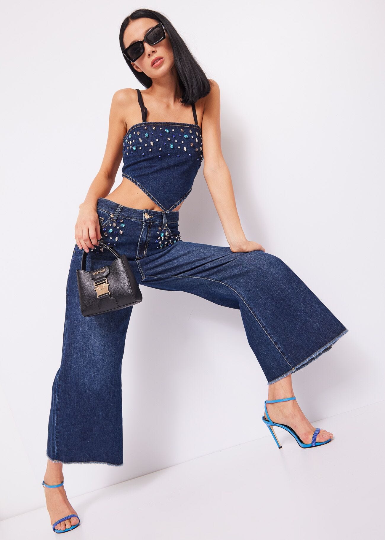 Top in denim con strass