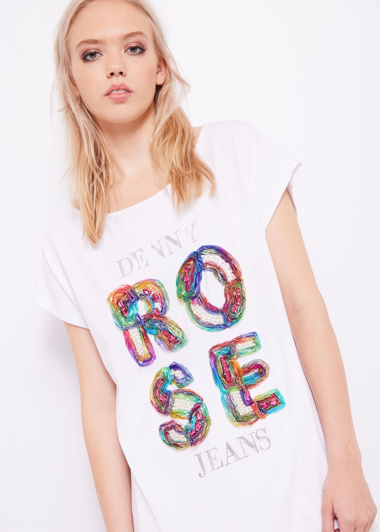 T-shirt con strass e perle