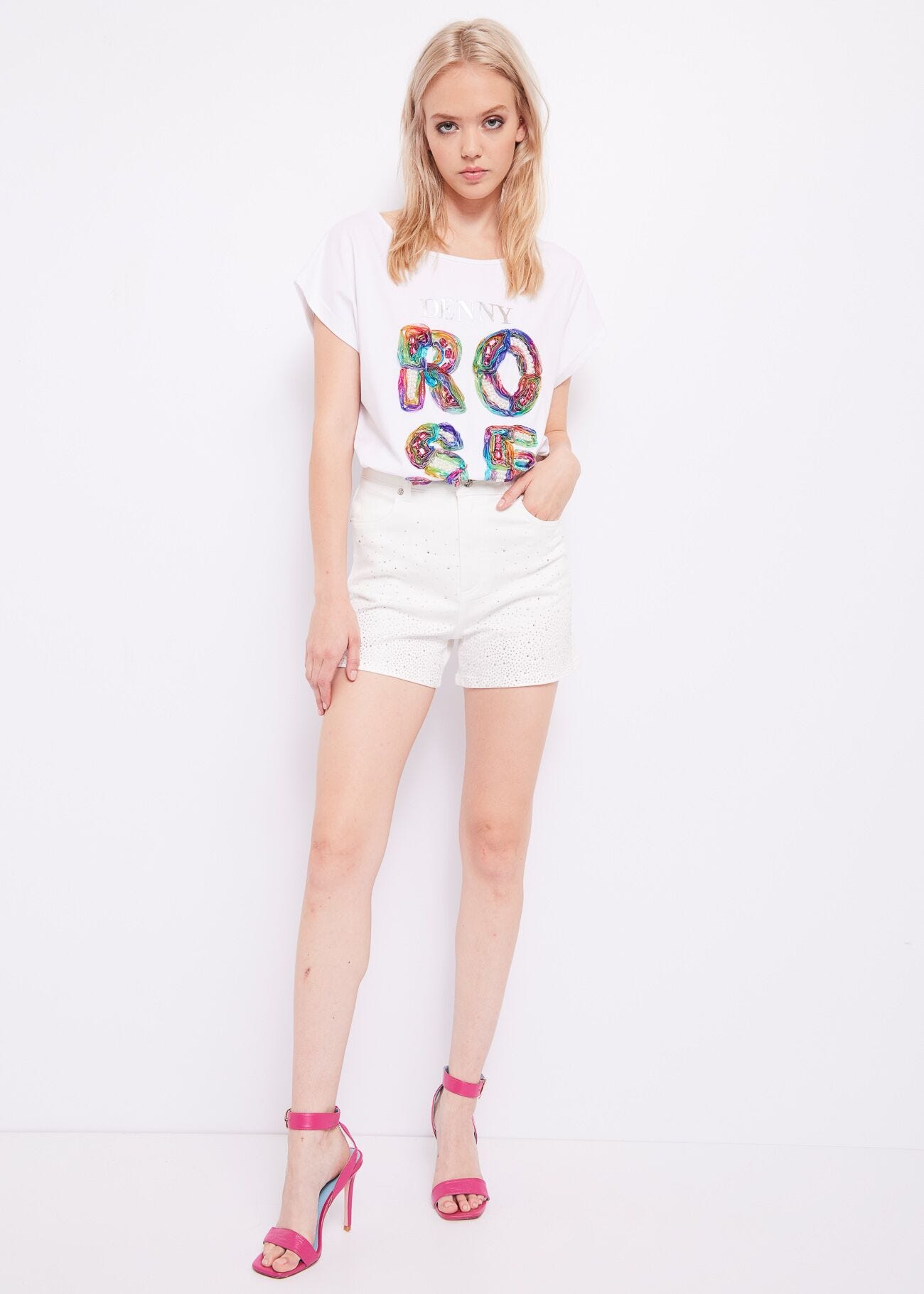 T-shirt con strass e perle