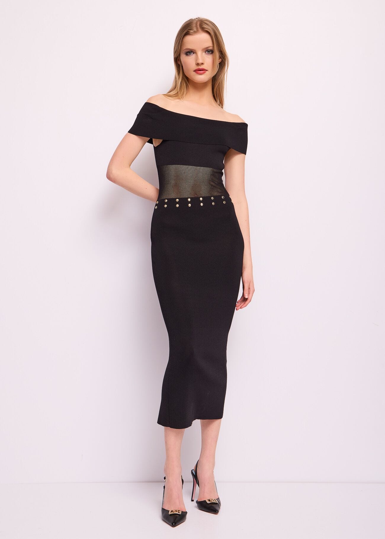 Abito nero in maglia con borchie