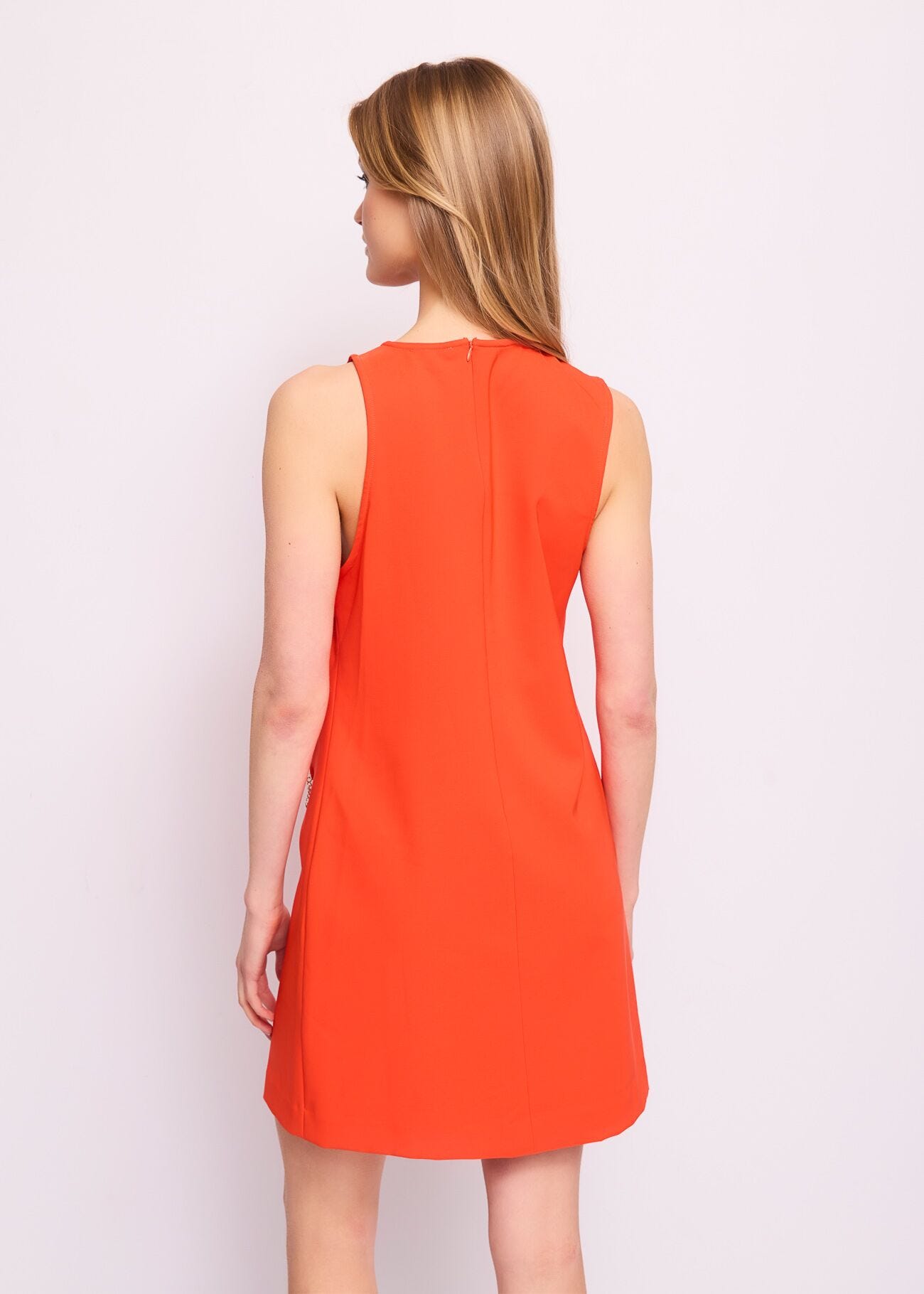 Mini abito rosso con catene