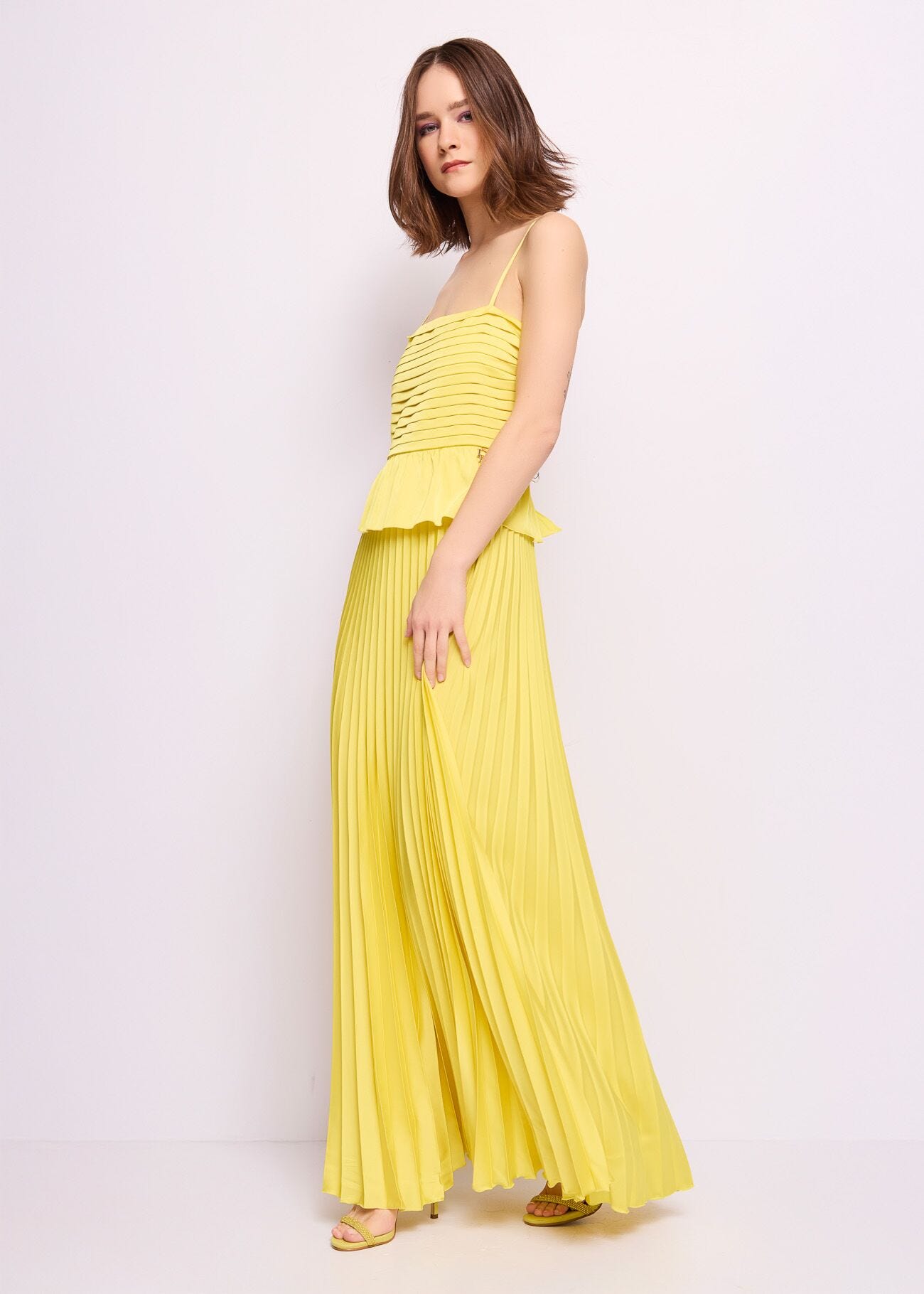 Vestido largo plisado en georgette