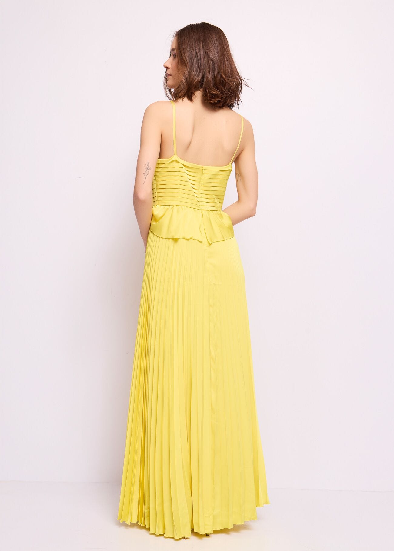 Vestido largo plisado en georgette