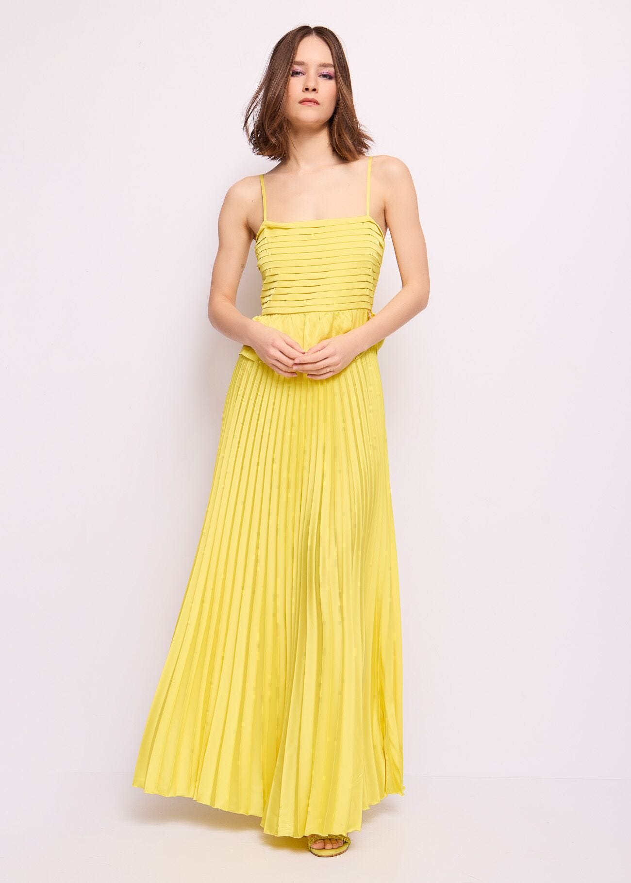 Vestido largo plisado en georgette