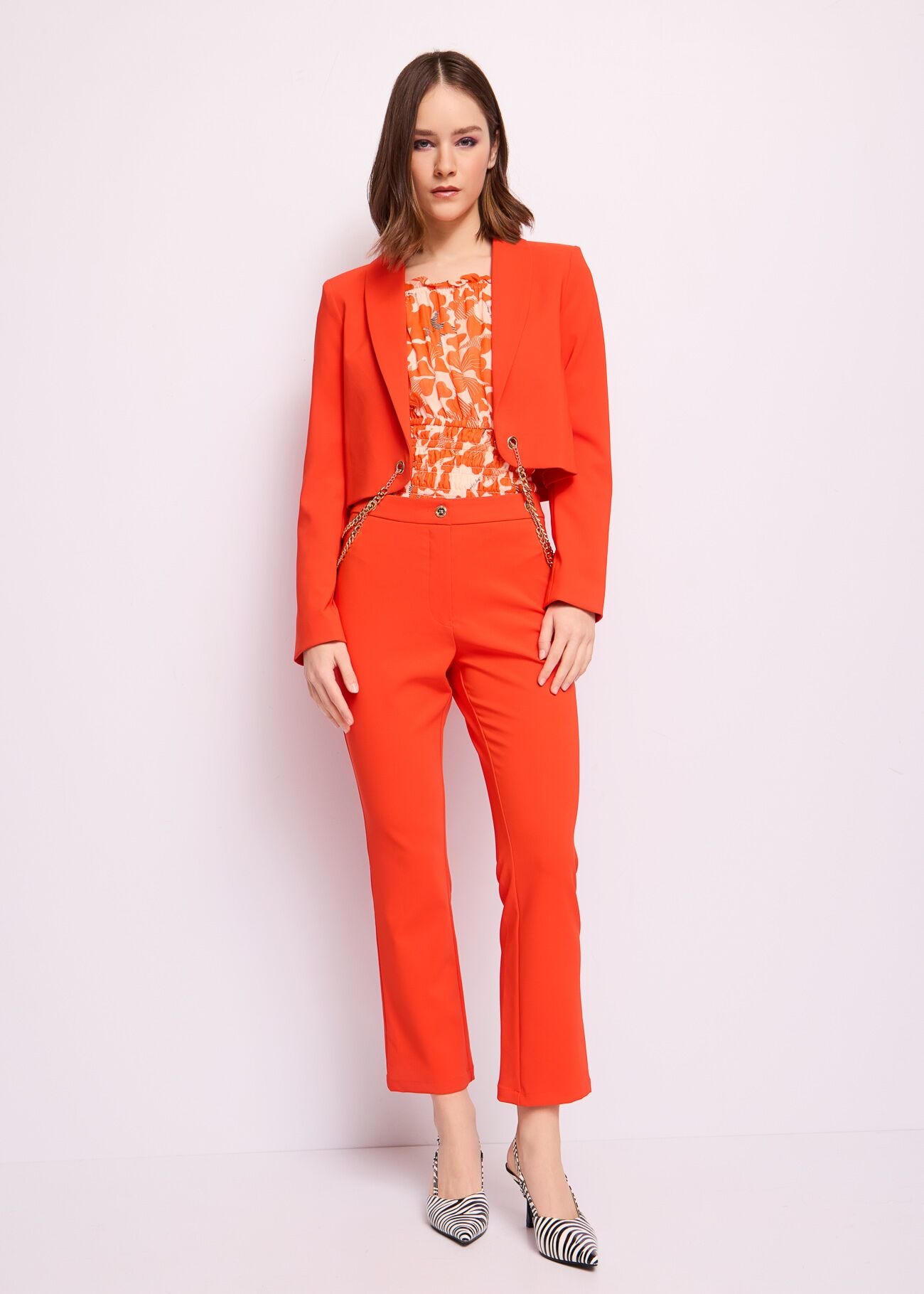 Blazer rosso con catene