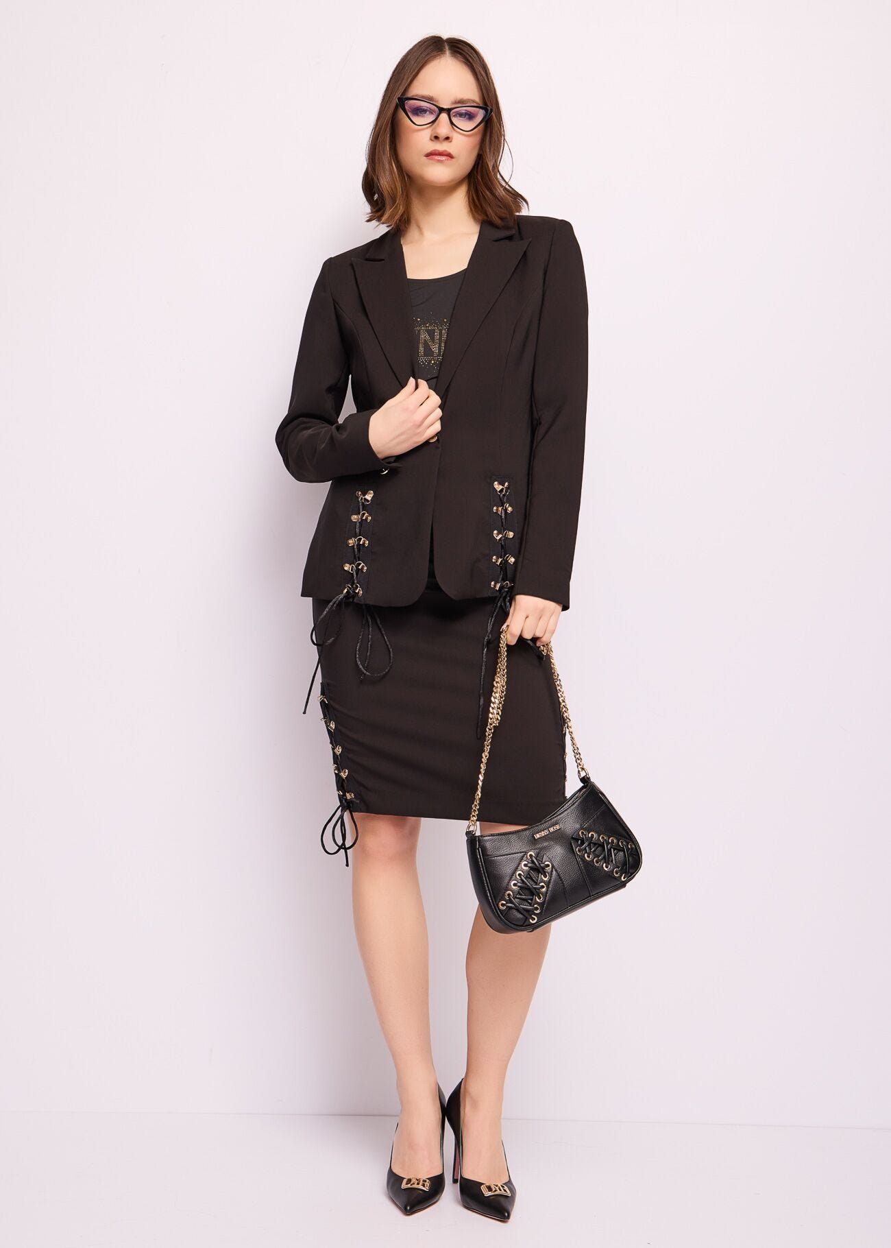 Blazer nero con ganci e laccetti