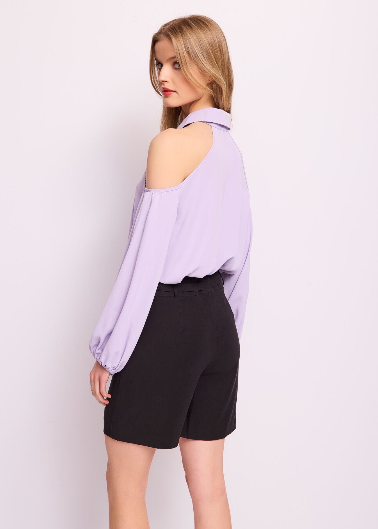 Blusa lilla con bottoni