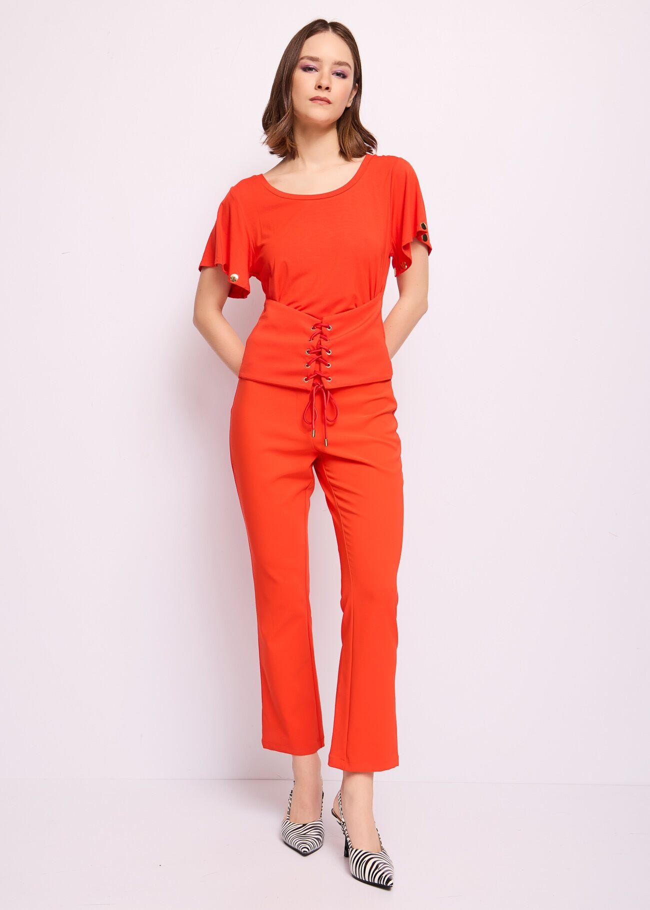 Camiseta roja con cordones