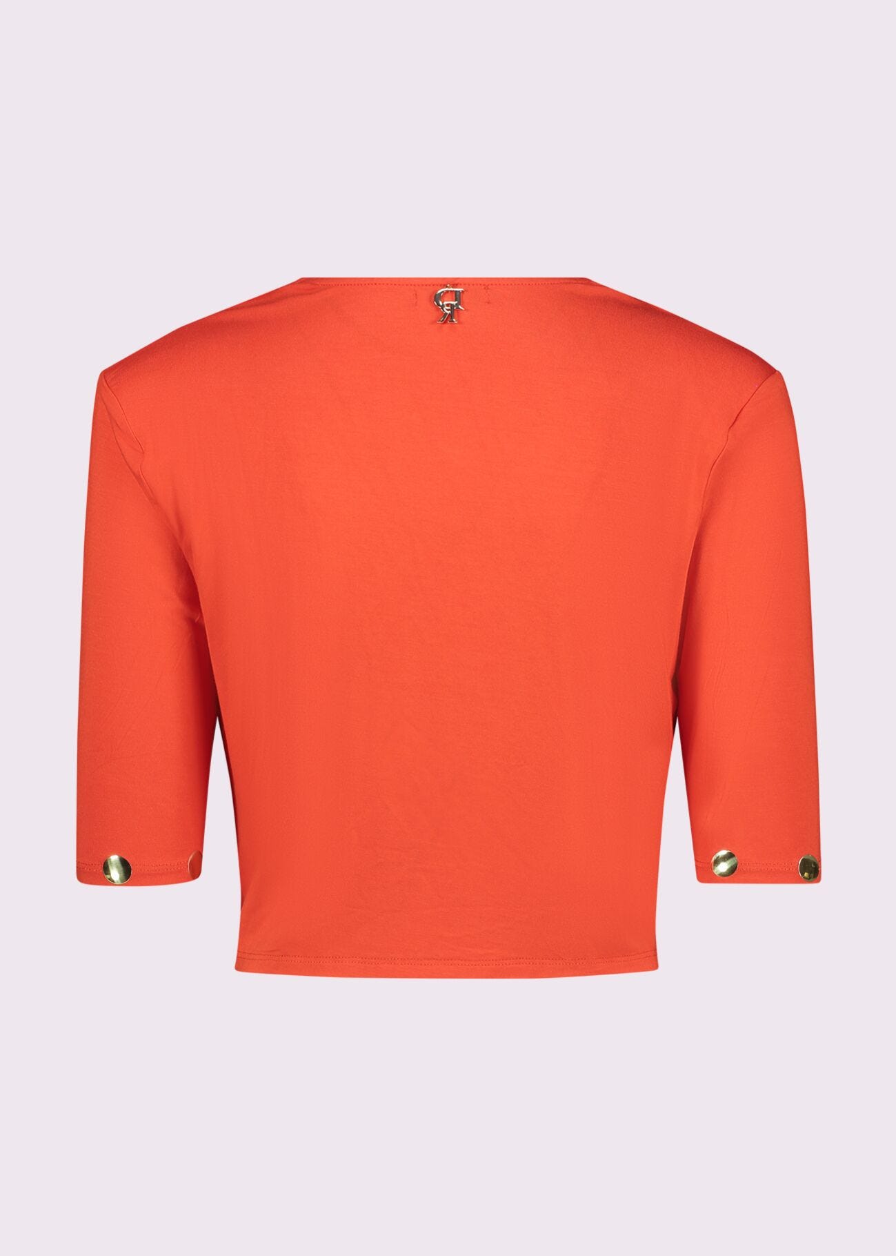 Camiseta roja con tachuelas