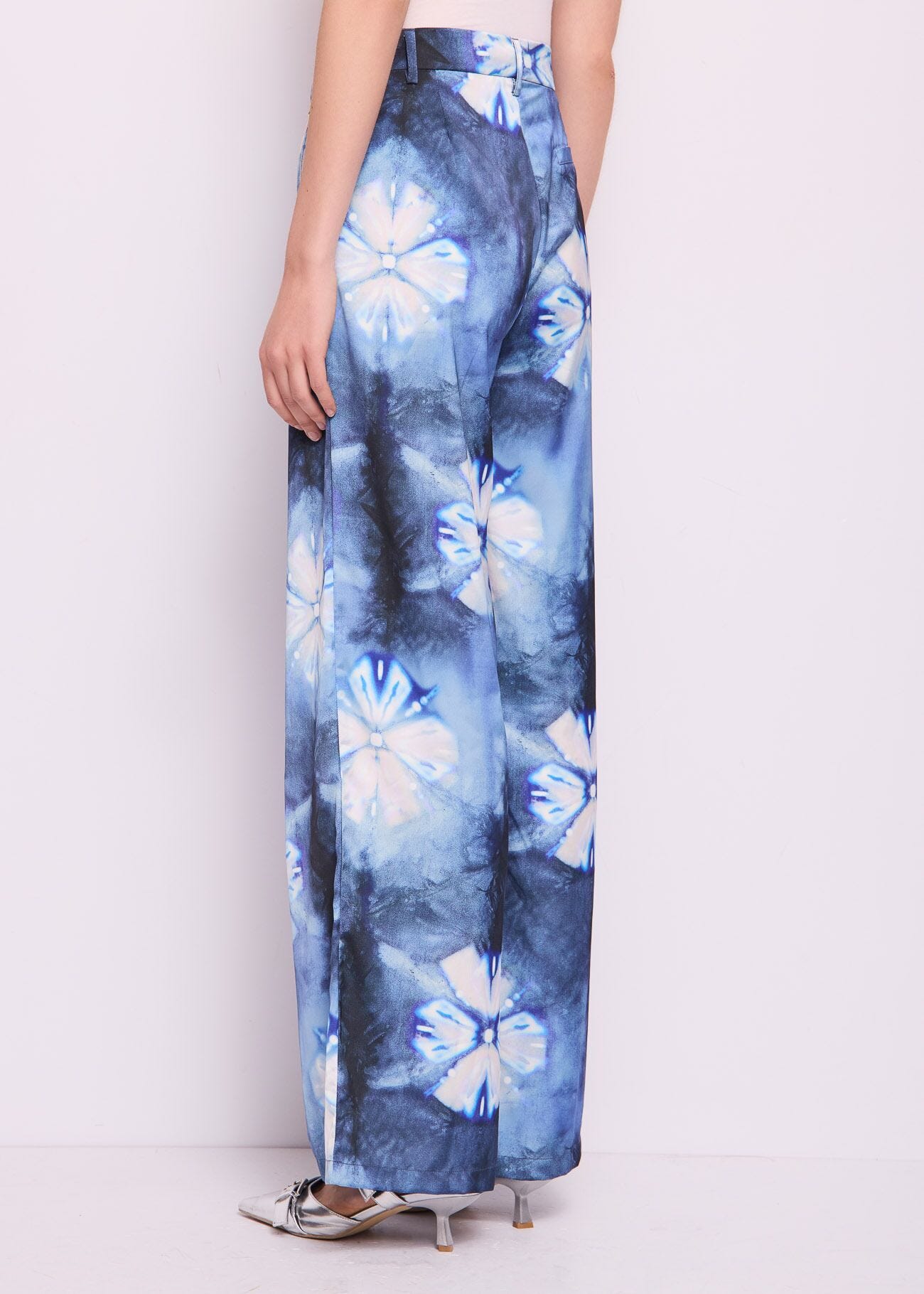 Pantaloni blu in raso stampato