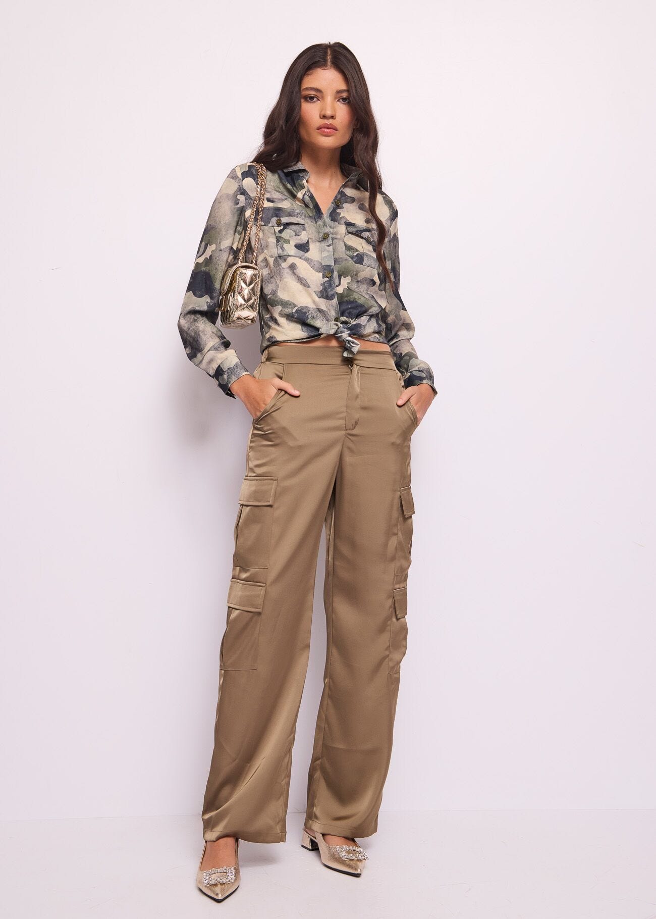 Pantaloni cargo in raso marrone