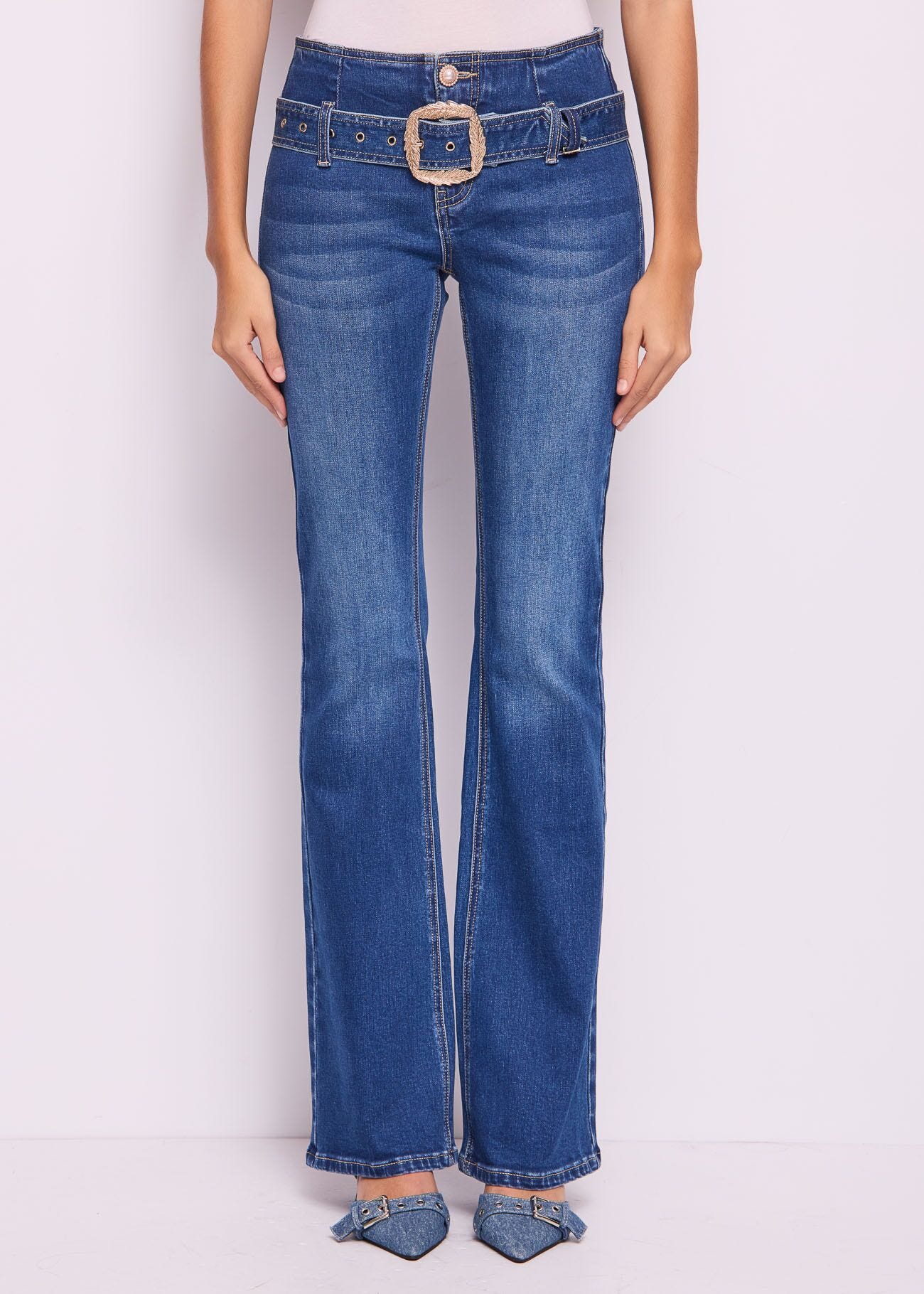 Jeans flare in cotone con cintura
