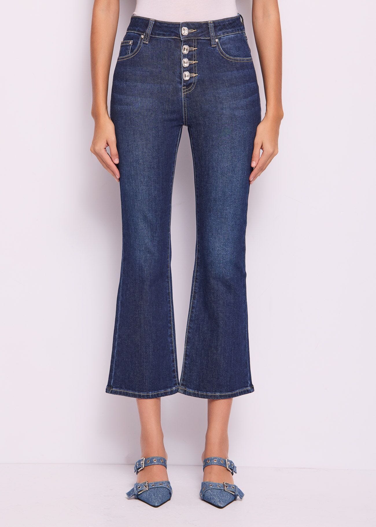 Jeans flare con bottoni