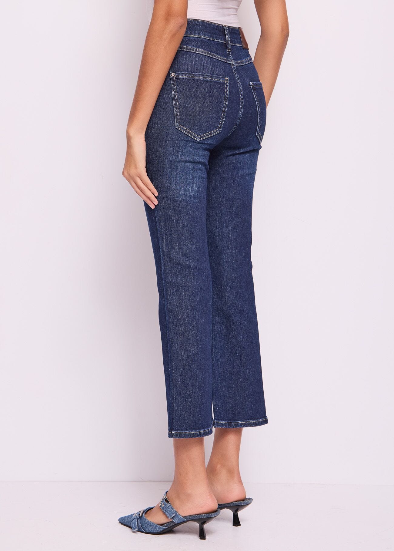 Jeans flare con bottoni