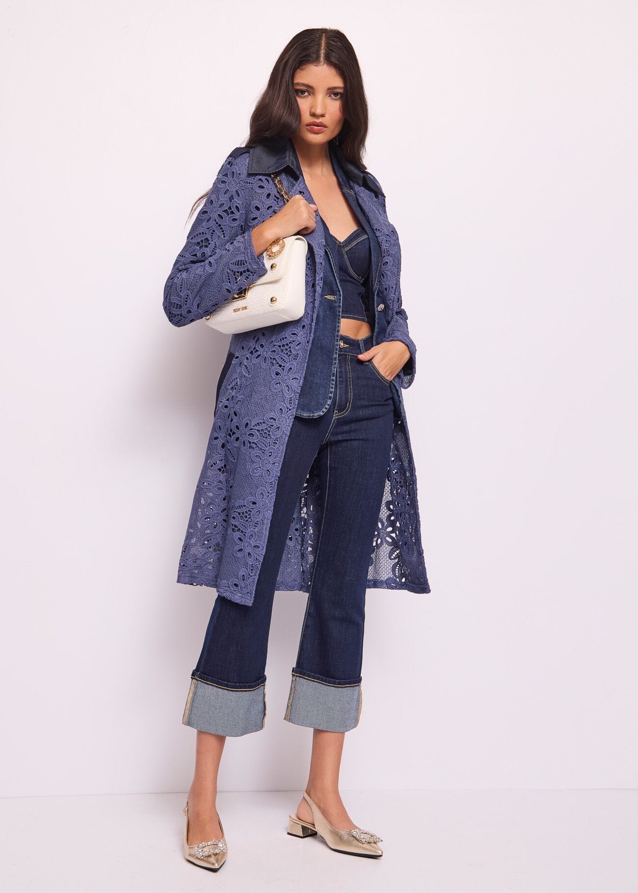 Trench in pizzo con cintura