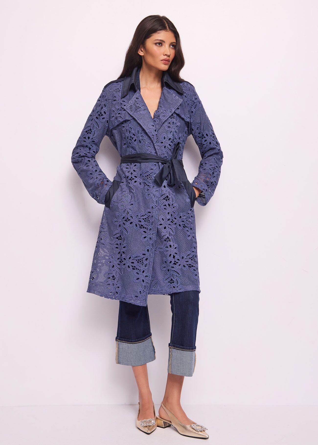 Trench in pizzo con cintura