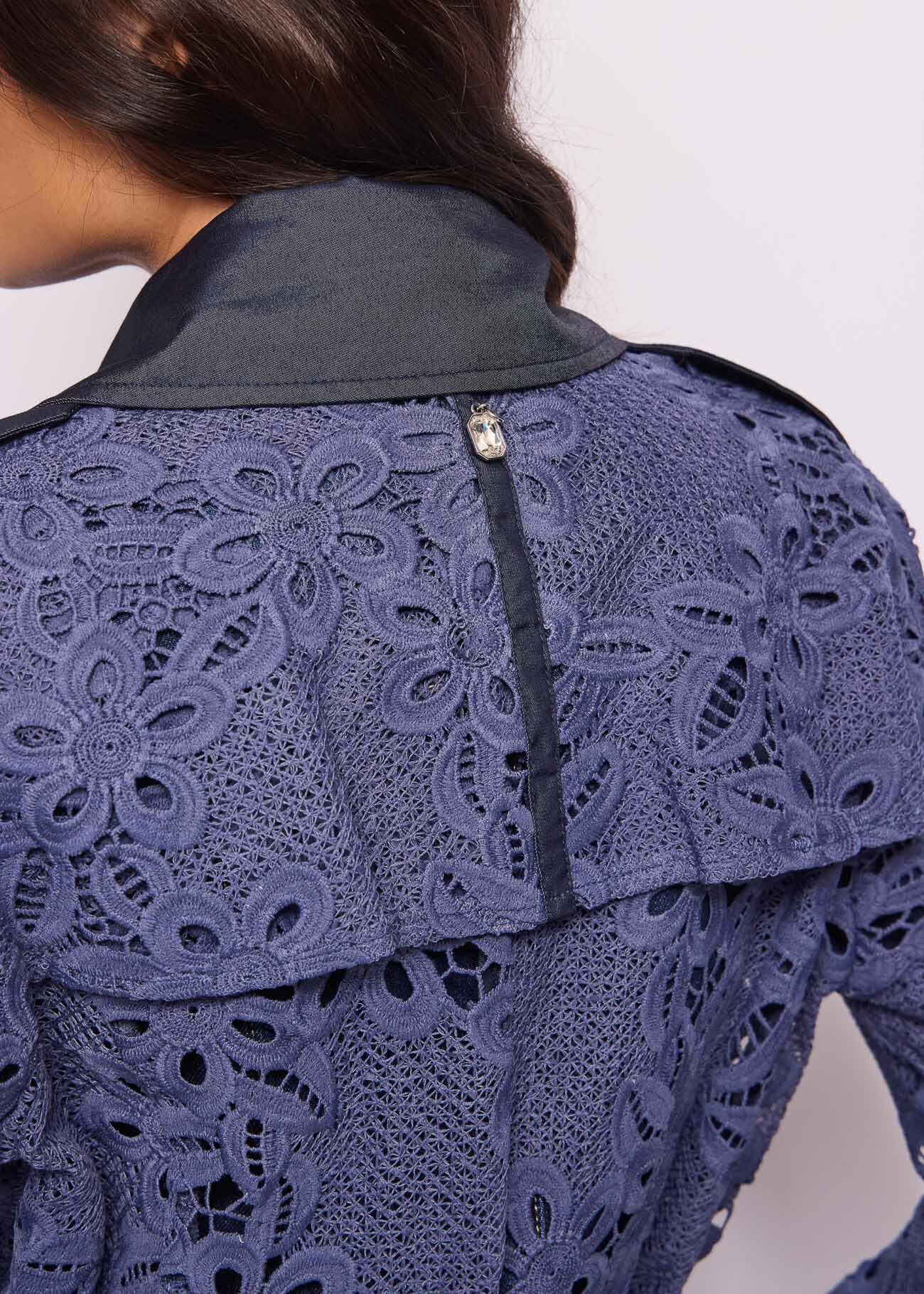 Trench in pizzo con cintura