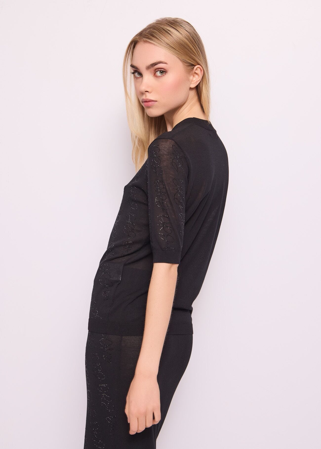 T-shirt nera in maglia di cotone