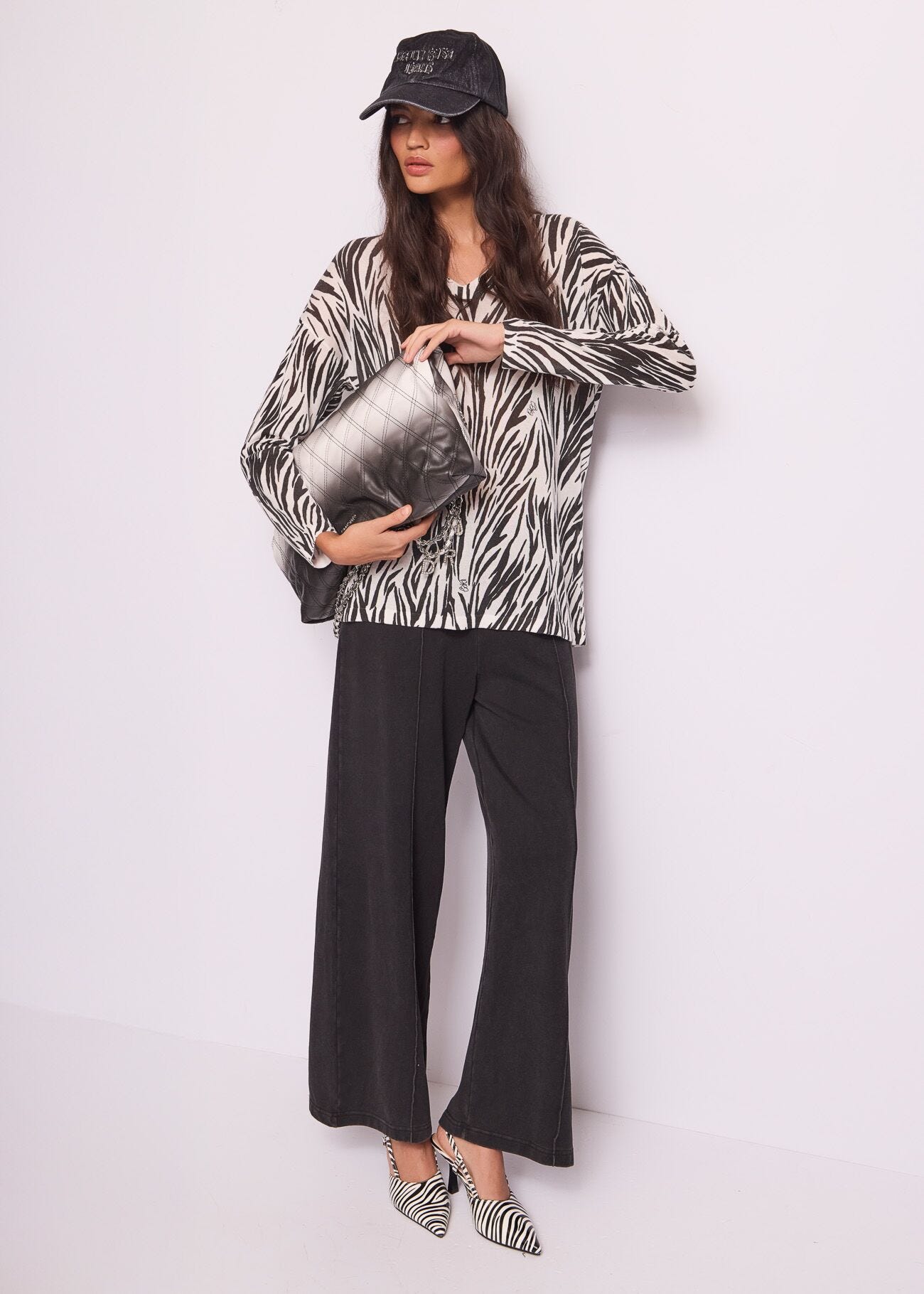 Oversized jumper with animal print