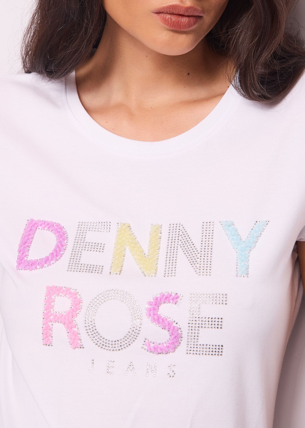 Camiseta blanca de algodón con logotipo